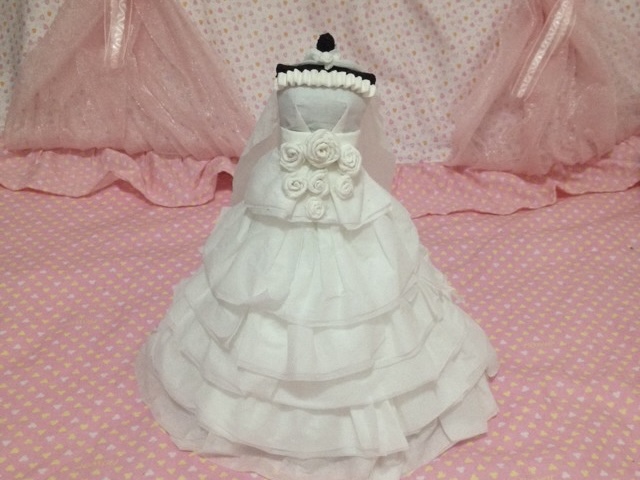 Georgia's crafting works: a beatiful wedding dress made of tissue